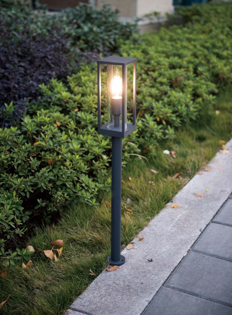 Decorative premium LED bollard